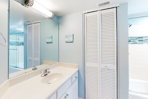 Shower, towels - Oceanfront Condo with Sunrise Views, Balcony, AC, WiFi & Shared Outdoor Pool (Ocean City)