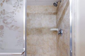 Shower, towels - Polynesian 309 (Ocean City)