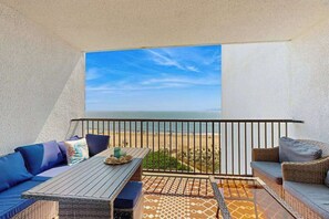 Property grounds - Bright, oceanfront condo with balcony, AC, laundry & outdoor pool (Ocean City)