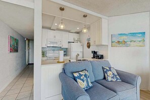 TV, offices - Bright, oceanfront condo with balcony, AC, laundry & outdoor pool (Ocean City)