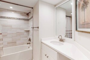 Shower, towels - Oceanfront Condo with a Balcony, Great View, AC, WiFi & Shared Outdoor Pool (Ocean City)