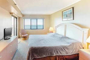 3 bedrooms, WiFi, bed sheets - Oceanfront Condo with AC, WiFi, Balcony, Ocean Views & Shared Pools/Hot Tub (Ocean City)