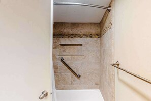 Shower, towels - Oceanfront Condo with AC, WiFi, Balcony, Ocean Views & Shared Pools/Hot Tub (Ocean City)