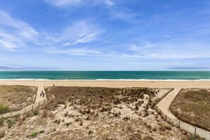 On the beach - Oceanfront condo near golf with pool, balcony, central AC, & washer/dryer (Ocean City)
