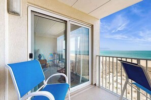 Property grounds - Oceanfront condo near golf with pool, balcony, central AC, & washer/dryer (Ocean City)