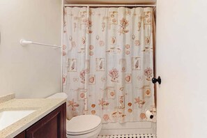 Shower, towels - Ocean Block Condo with Balcony, Partial Ocean View, Central AC & Washer/Dryer (Ocean City)