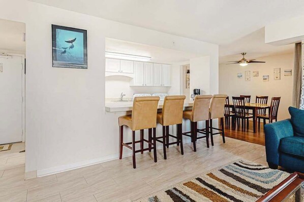 Dining - Ocean Block Condo with Balcony, Partial Ocean View, Central AC & Washer/Dryer (Ocean City)