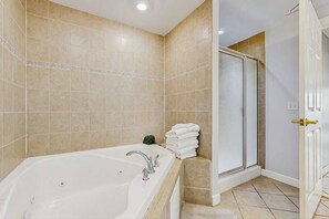 Shower, towels - Lovely beachfront condo with ocean view, pool, balcony, fireplace, AC, & W/D (Ocean City)
