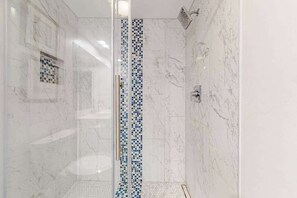 Douche, serviettes fournies