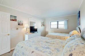 1 bedroom, WiFi, bed sheets - Air-Conditioned Condo Steps from the Beach w/ Balcony, WiFi, Washer/Dryer (Ocean City)