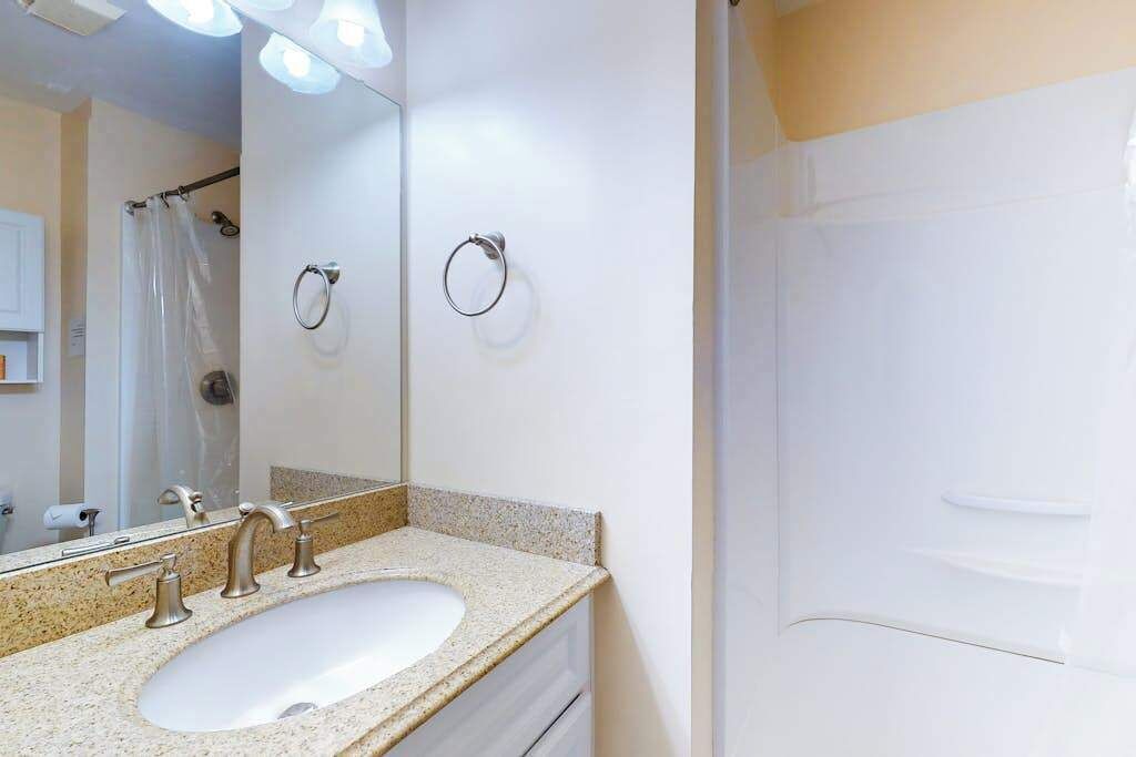 Shower, towels