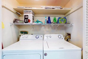 Interior - Updated Bayside Townhome w/ Patio, AC, WiFi, Washer/Dryer & Shared Pools (Ocean City)