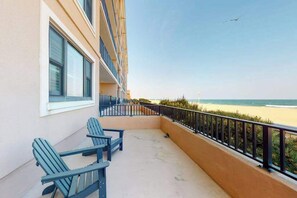 Property grounds - Beachfront Condo w/Private Balcony, Beach Views, Washer/Dryer, Central A/C (Ocean City)