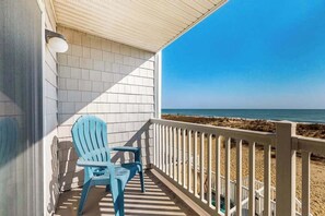Property grounds - Lovely Oceanfront Home with Free WiFi, Balcony Ocean Views, Central AC, & Deck (Ocean City)
