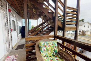 Terrace/patio - Recently Renovated Condo near the Ocean w/Private Balcony, Washer/Dryer, A/C (Ocean City)