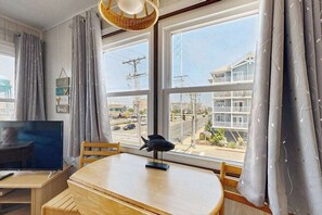 Interior - Well-Equipped Beach Condo near the Ocean w/Private Balcony, Central A/C, W/D (Ocean City)
