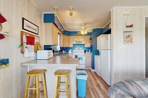 Fridge, microwave, oven, stovetop - Well-Equipped Beach Condo near the Ocean w/Private Balcony, Central A/C, W/D (Ocean City)
