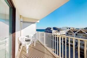 Property grounds - Ocean Block Condo w/ Side Ocean View, Balcony, WiFi, AC & Shared Pool (Ocean City)