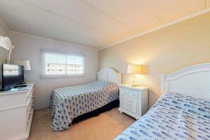 2 bedrooms, WiFi, bed sheets - Ocean Block Condo w/ Side Ocean View, Balcony, WiFi, AC & Shared Pool (Ocean City)