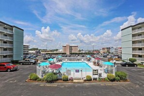 泳池