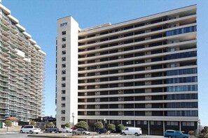 Exterior - Oceanfront condo with W/D & outdoor pool - great location (Ocean City)