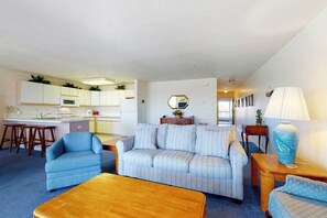 TV, fireplace, DVD player, offices - Spacious bayfront home with water views - pool, fireplace & washer/dryer (Ocean City)