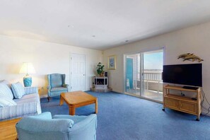 TV, fireplace, DVD player, offices - Spacious bayfront home with water views - pool, fireplace & washer/dryer (Ocean City)
