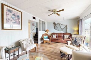 TV, DVD player, offices - Lovely Bayside Condo with Spacious Deck Overlooking Canal w/Shared Pool, WiFi (Ocean City)
