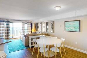 Dining - Terrific oceanfront condo with balcony, outdoor pool, & washer/dryer (Ocean City)