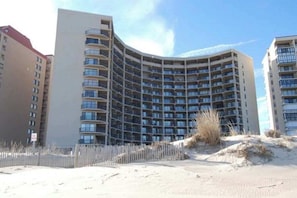 Exterior - Terrific oceanfront condo with balcony, outdoor pool, & washer/dryer (Ocean City)