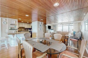 Dining - Exquisite beachfront condo with pool & beach views & balcony (Ocean City)