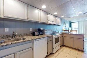 Fridge, microwave, oven, stovetop - Grandview 203 (Ocean City)