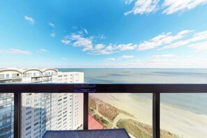 Property grounds - Affordable beach condo with balcony views, pools & game room (Ocean City)