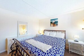 1 bedroom, Internet, bed sheets - Incredible beachfront condo with balcony, washer/dryer, pools & gym (Ocean City)