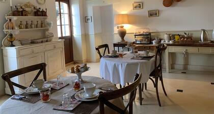 Manor in the Countryside: An Exceptional Stay Amidst Nature, History, and Warmth
