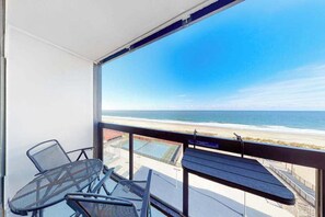 Property grounds - Inviting & modern beachfront condo with balcony, AC, pools, gym & tennis (Ocean City)