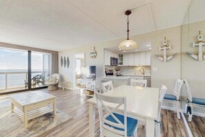 Interior - Convenient beachfront condo with balcony, pools, tennis, gym & central AC (Ocean City)