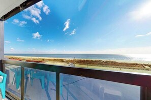 Property grounds - Beachfront studio with small balcony, AC, pools, gym, game room & sauna (Ocean City)