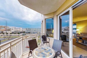 Outdoor dining - Gorgeous Luxury Condo w/ Ocean Views From Balcony, Shared Pool, Free WiFi (Ocean City)
