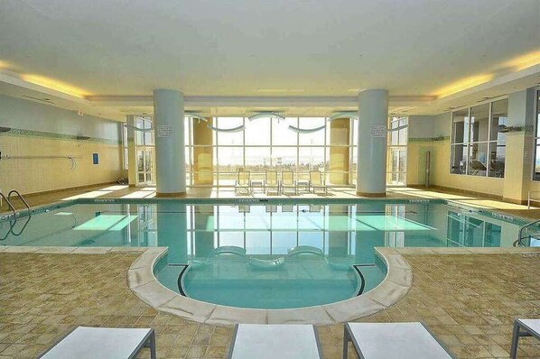 Pool - Gorgeous Luxury Condo w/ Ocean Views From Balcony, Shared Pool, Free WiFi (Ocean City)