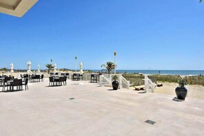 Outdoor dining - Gorgeous Luxury Condo w/ Ocean Views From Balcony, Shared Pool, Free WiFi (Ocean City)