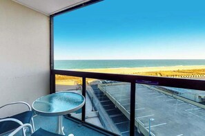 Property grounds - Modern beach retreat with balcony views, pools, gym & tennis (Ocean City)