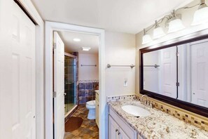 Shower, towels - Fountainhead Towers 801 (Ocean City)