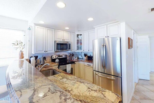 Fridge, microwave, oven, stovetop - Fountainhead Towers 801 (Ocean City)