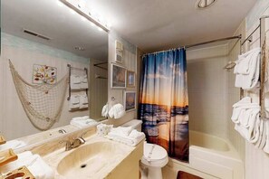 Shower, towels - Affordable ocean-view condo with balcony, pools & gym (Ocean City)