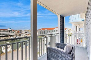 Property grounds - Fantastic Fifth-Floor Vacation Retreat Overlooking Bay & Marina w/Free WiFi, W/D (Ocean City)