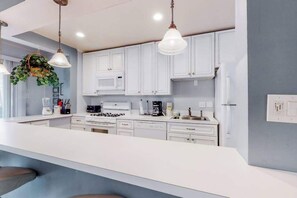 Fridge, microwave, oven, stovetop - Canalside home with lovely deck, central AC, WiFi, and shared pools (Ocean Pines)
