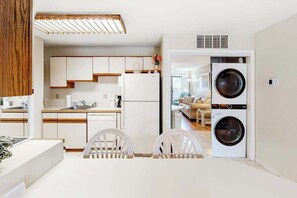 Interior - Updated condo with patio, central AC, washer/dryer, indoor pool, & tennis (Ocean City)