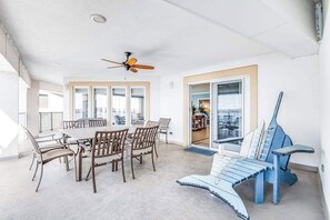 Outdoor dining - Beautiful home with stunning bay views from private balcony, pool access & WiFi (Ocean City)