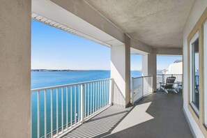 Property grounds - Beautiful home with stunning bay views from private balcony, pool access & WiFi (Ocean City)
